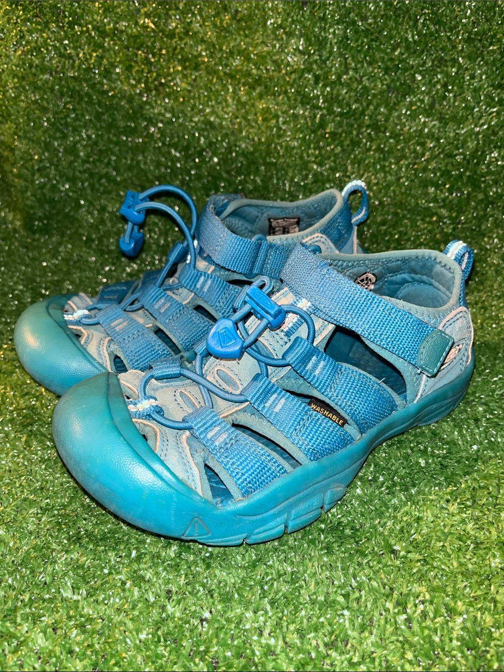 KEEN WASHABLE SANDALS in teal/blue color